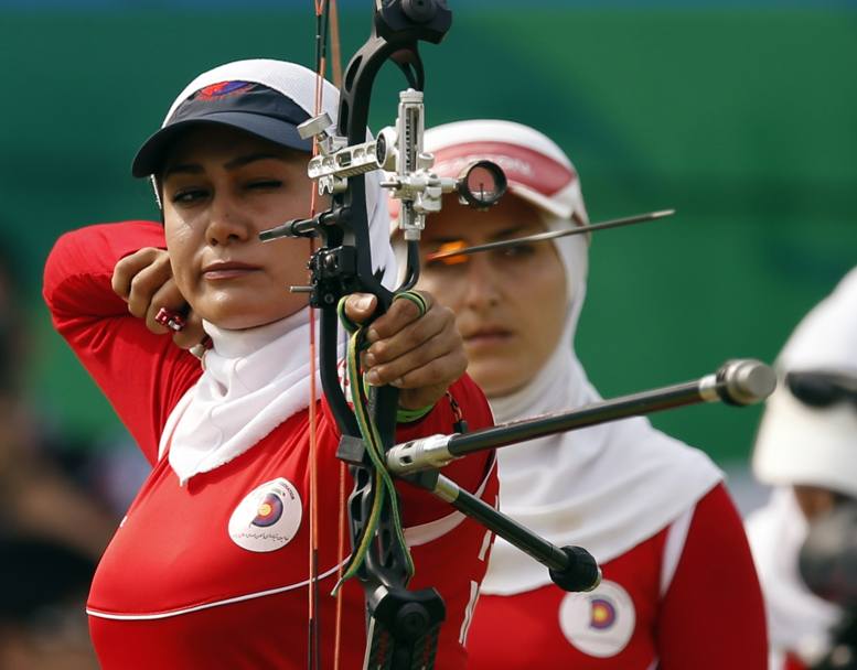Giochi asiatici 2014: l’iraniana Maryam Ranjbarsar ha appena scoccato la sua freccia (Reuters)
